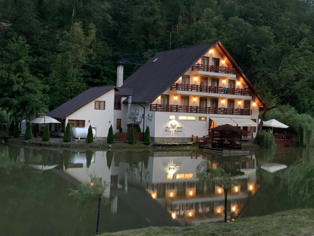 Guest House Lacul Linistit Moneasa Eksteriør bilde